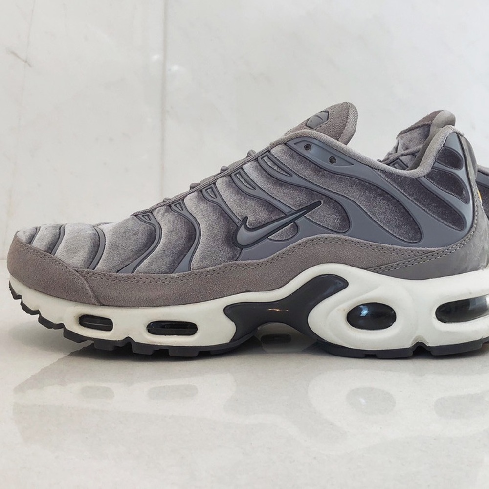 Nike Air Max Plus LX Velvet "Gunsmoke"